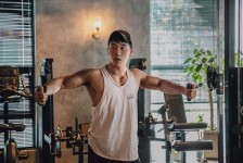 沙河肌肉男模(肌肉男模板)