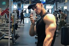 沙河肌肉男模(肌肉男模拟器)