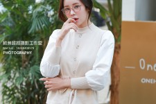 沙河兼职模特被摄影师亲(兼职模特被摄影师亲了)