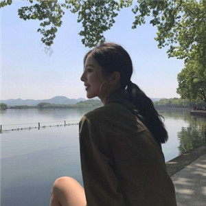 沙河私人伴游网带你看到天际，白色盐湖无际，蓝色天空无边