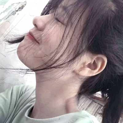沙河伴游女生烟雨蒙蒙的资料